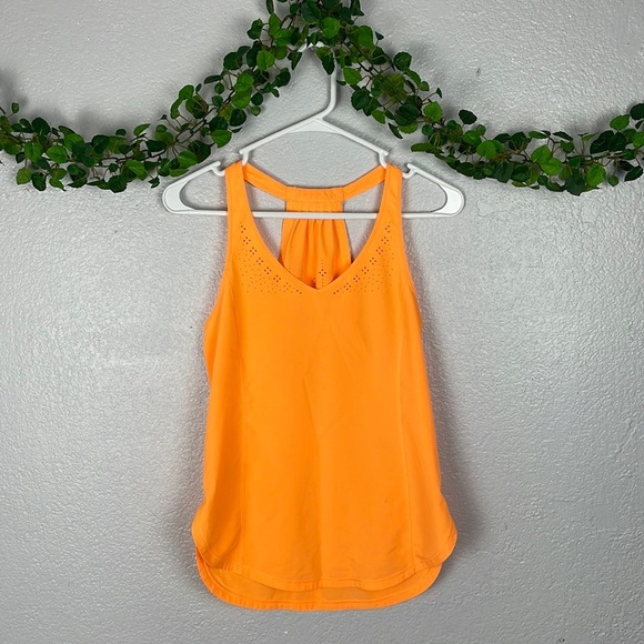 Lululemon In a Flash Tank - Picture 2 of 6